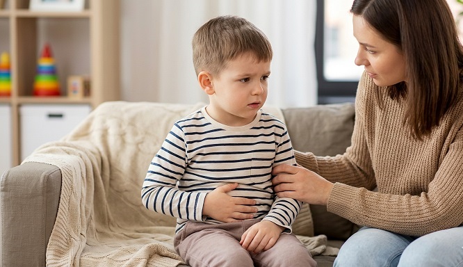 Здуття живота у дитини